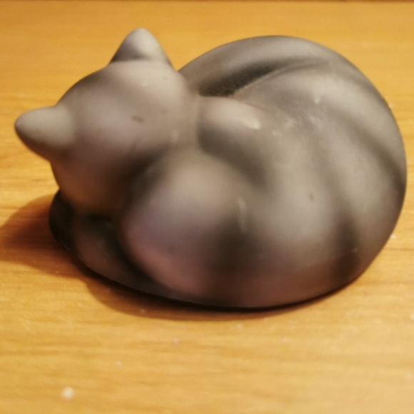 Sleeping Cat Figurine - Picture 5 of 7